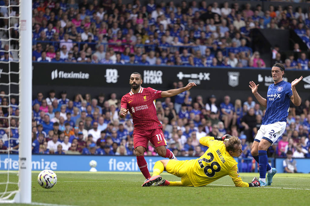 萨拉赫迎来十五赛季出色发挥，FPX观众热烈欢呼！